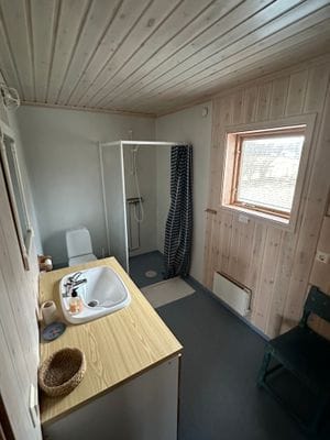 Typical Swedish cottage with stuga overlook a lake - Bild 20