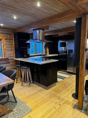 Mysig timmerstuga med magisk utsikt - Bild 11