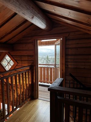 Sovloft med utgång till balkong