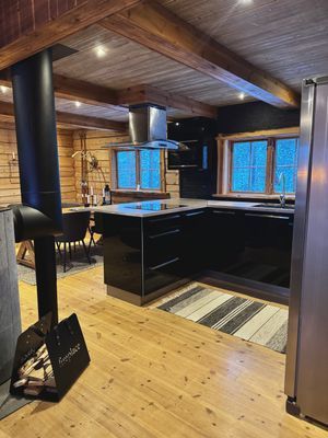 Öppet kök med bardel i storstugan