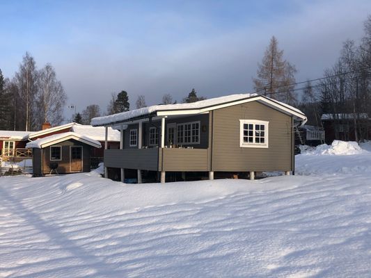 Trivsam stuga nära skog, sjö och stränder - Bild 11