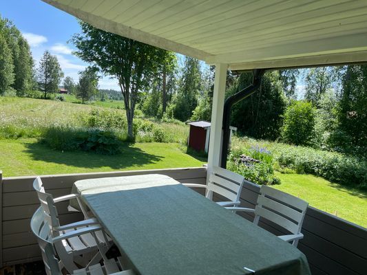 Trivsam stuga nära skog, sjö och stränder - Bild 9