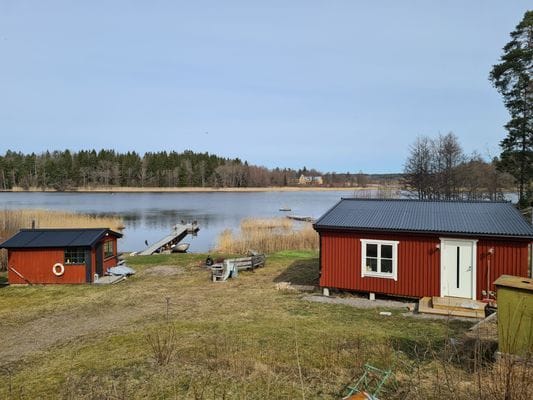 Sjötomt & bastu, mysig stuga 1 h till Stockholm - Bild 11