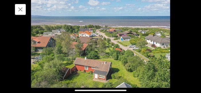 Havsnära röd sommarstuga
