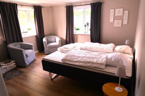 Rymligt hus, 6 bäddar, inhägnad tomt - Bild 5