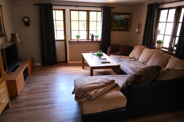 Rymligt hus, 6 bäddar, inhägnad tomt - Bild 3