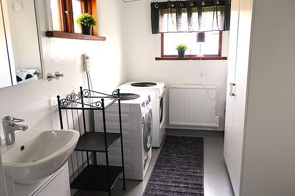 Rymligt hus, 6 bäddar, inhägnad tomt - Bild 8