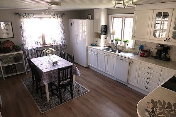 Rymligt hus, 6 bäddar, inhägnad tomt - Bild 4