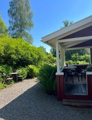 Altan med matplats för 3-4 personer