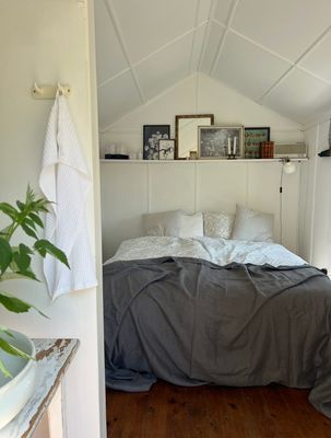 Dubbelsäng i gäststuga