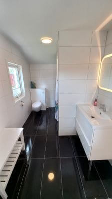 Röd trästuga Fria tider i augusti - Bild 27