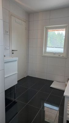 Röd trästuga Fria tider i augusti - Bild 33