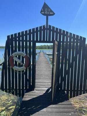 Modern och mysig stuga i skogen - Bild 20