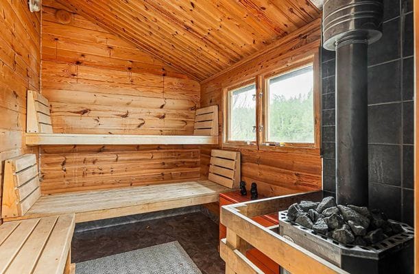 Hus med sjötomt, brygga & vedeldad bastu - Bild 4
