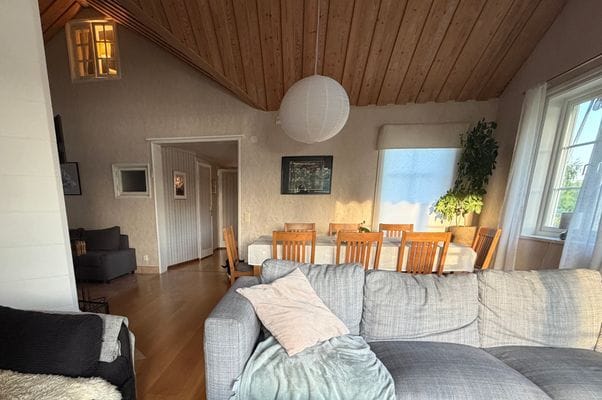 Hus med sjötomt, brygga & vedeldad bastu - Bild 13