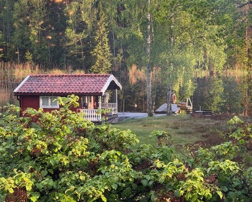 Hus med sjötomt, brygga & vedeldad bastu - Bild 2