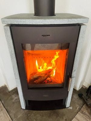 Brasa i kaminen