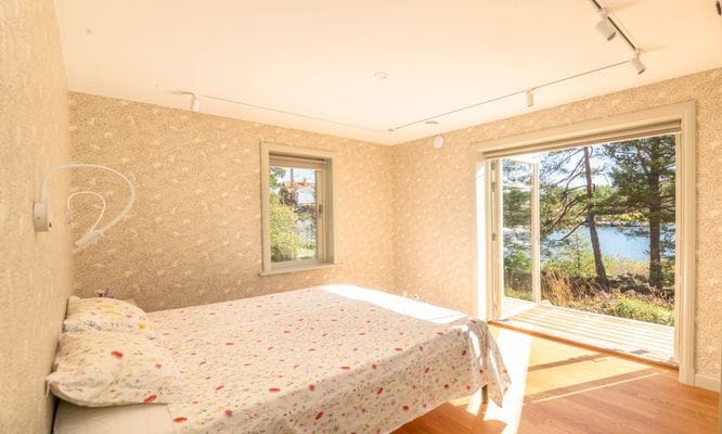 Nybyggt skärgårdshus, privat brygga och sandstrand - Bild 10