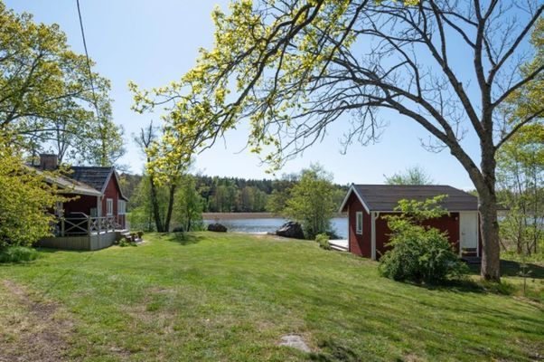 Mälarens bästa sjötomt (?) med egen 45m2brygga+båt - Bild 3