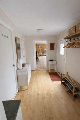 Insynsskyddad stuga i Djupvik/Lofta med stor tomt. - Bild 8