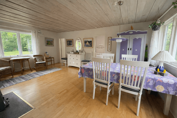 Insynsskyddad stuga i Djupvik/Lofta med stor tomt. - Bild 5