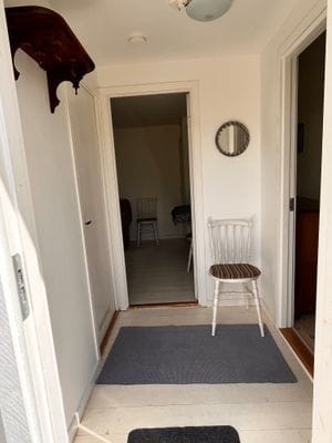 Hall med klädhängare