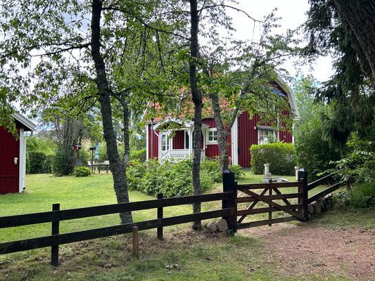 Mysig röd/vit stuga i småland - Bild 22