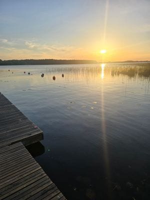 En idyllisk tillflykts plats vid sjön - Bild 78
