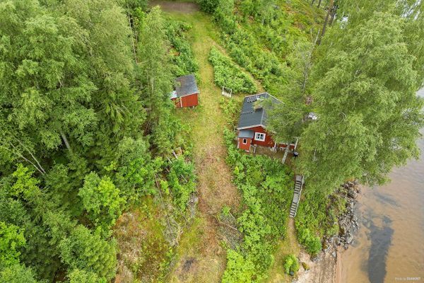 Avskild stuga vid sjön – off-grid med egen strand - Bild 7