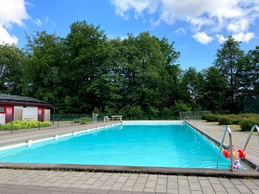 Stuga i Skåne med tillgång till pool & tennisbana - Bild 2