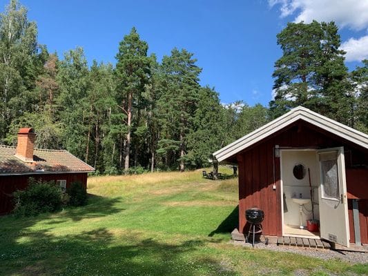 Stuga nära hav och bad. Roddbåt, egen brygga. - Bild 16