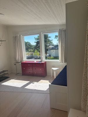 Arkitektritad stuga med havsutsikt nära Grebbestad - Bild 26