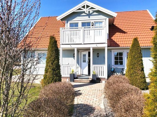 Spacious villa med bastu och julstämning vid sjön - Bild 2