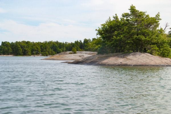 Ostörd skärgårdsvik vid Östersjön intill boendet i Loftahammar, Västervik.