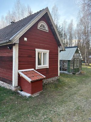 Timrad stuga nära sjö och bad - Bild 3