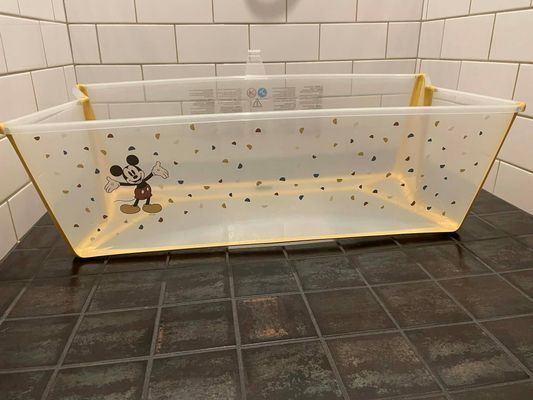 Hopvikbar badbalja finns för mindre barn.