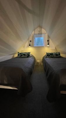 Semesterhus vid sjön med pool och elbåt - Bild 10