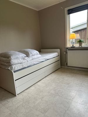 Naturnära boende nära Isaberg och sjö. - Bild 9