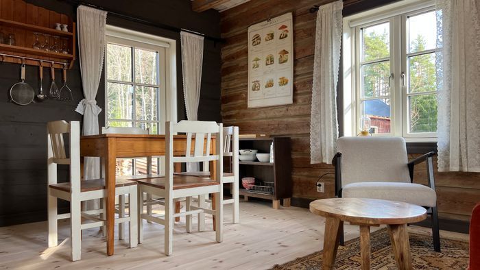 Mysig timmerstuga med kamin i södra Värmland - Bild 4