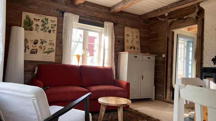 Mysig timmerstuga med kamin i södra Värmland - Bild 3