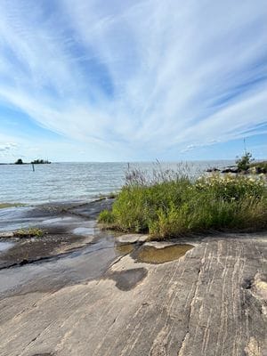 Mysigt hus i kyrkby nära Vänern - Bild 57