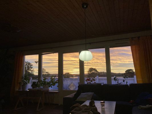 Solnedgång sedd från vardagsrummet