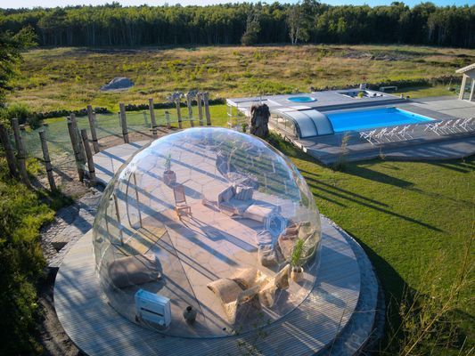 Privat spa-oas med pool & dome vid västkusten