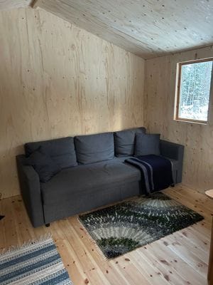 Nybyggd stuga med vedeldad bastu nära Hudiksvall - Bild 4