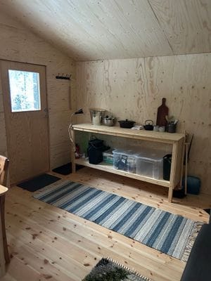 Nybyggd stuga med vedeldad bastu nära Hudiksvall - Bild 6