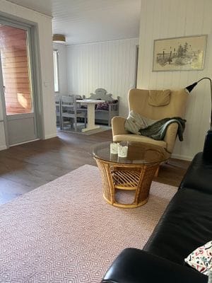 Sjöstuga med brygga och egen fiskebåt - Bild 10