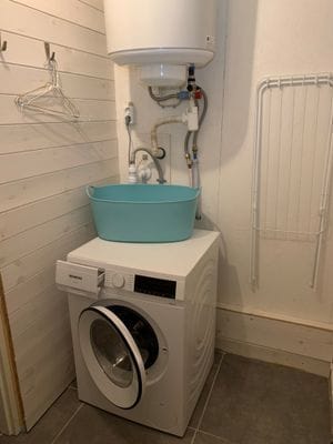 Semesterhus med motorbåt och bastu på sjön - Bild 13
