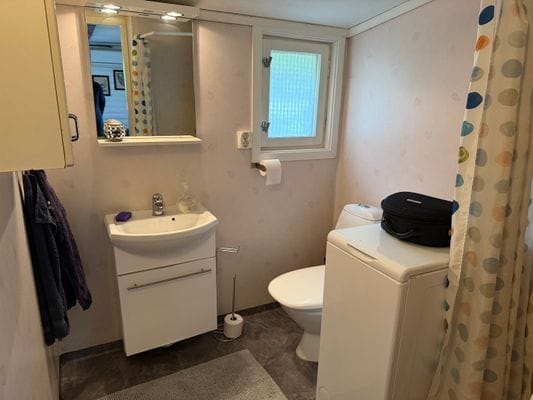 Modern stuga nära sjö i södra Småland - Bild 9