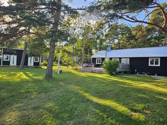 Avskilt läge och stor trädgård