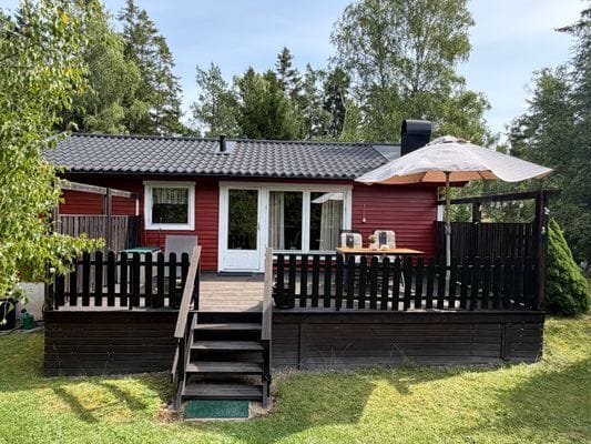 Idyllisk stuga på Värmdö nära sandstrand